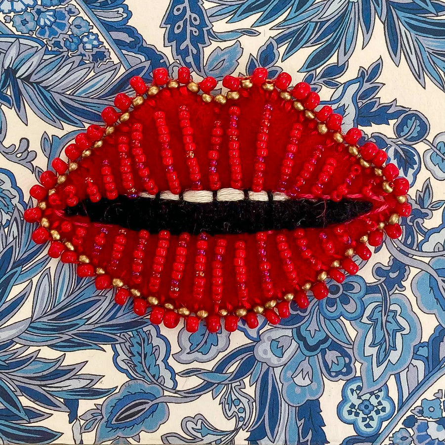 Beaded Brooch: Luscious Lips in Red