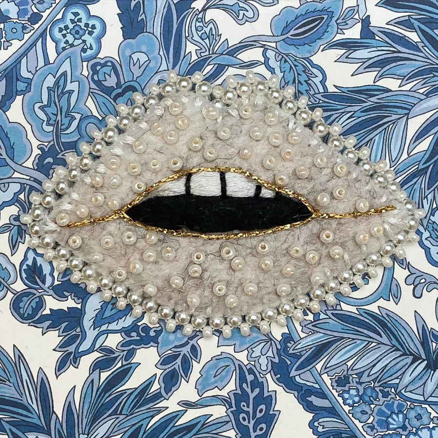 Beaded Brooch: Luscious Lips in White & Gold